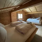 בית נופש Alpenchalet Piz Huesli