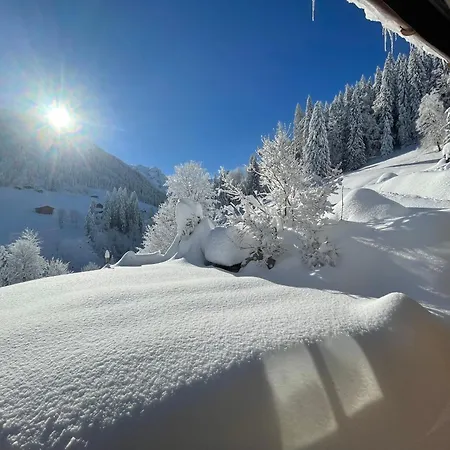 בית נופש Alpenchalet Piz Huesli *